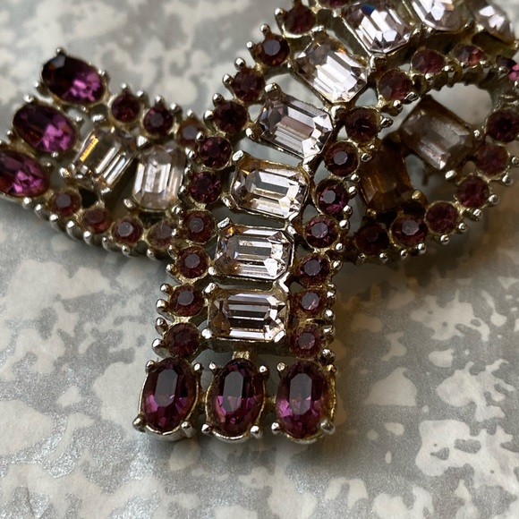 Vintage Brooch- purple and clear stones - Picture 6 of 7